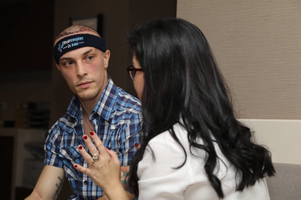 la greffe de cheveux avec le robot artas ne remplace pas l'écoute et le suivi d'une clinique capillaire