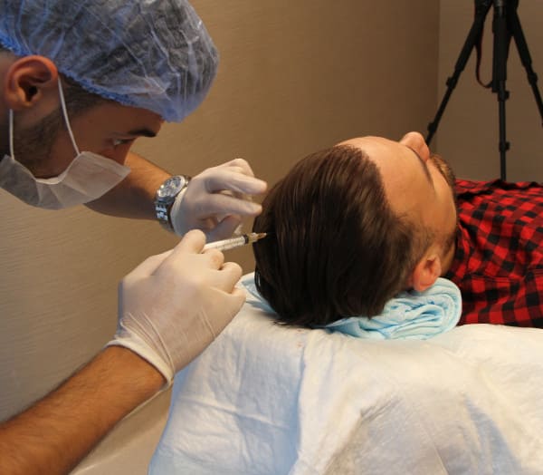 Photo Traitement PRP sur un patient à la clinique Elithair