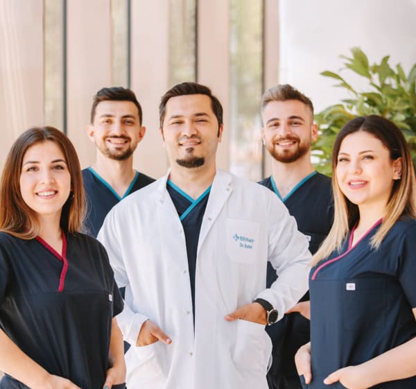 Photo Dr Balwi avec l'équipe médical Elithair