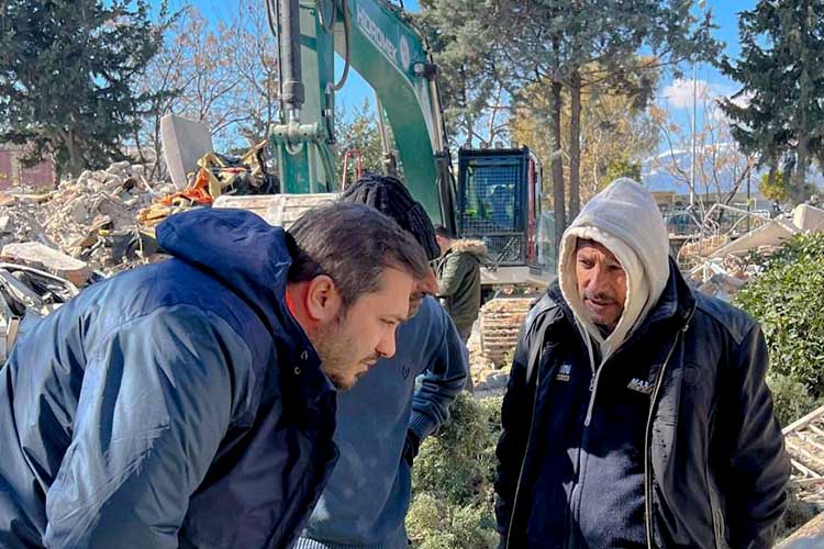 Le Dr Balwi est sur place pour aider les vcitimes du tremblement de terre