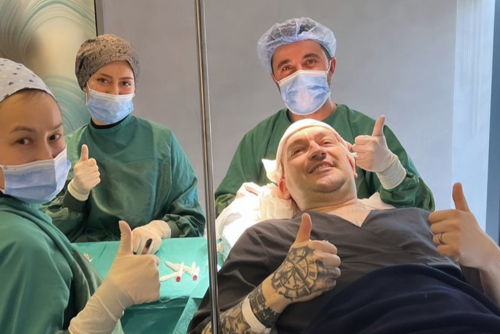 Patient effectuant sa greffe de cheveux chez Elithair