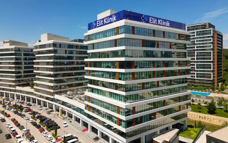 photographie montrant une vue extérieue de la clinique capillaire Elithair située à Istanbul