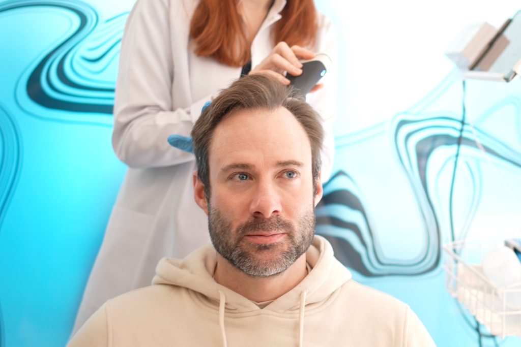 Les réseaux sociaux permettent de s'informer sur la perte de cheveux