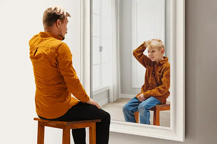La perte de cheveux chez les hommes est synonyme du temps qui passe et l'est vieilli plus rapidement