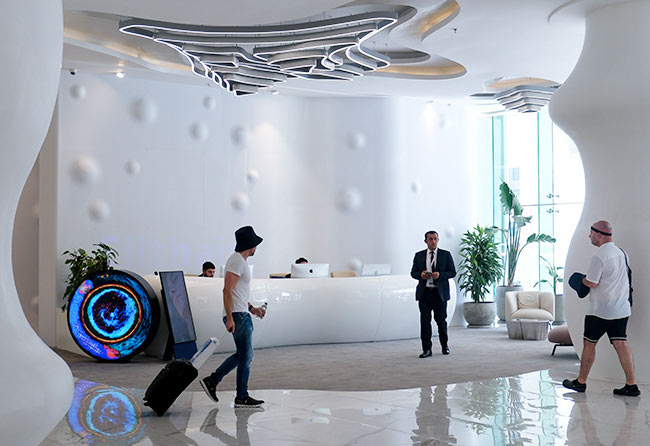 Vue intérieure de l’entrée de la clinique Elithair