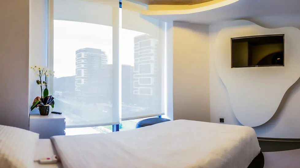 Intérieur d'une des chambres d'Elitklinik directement au sein de la clinique