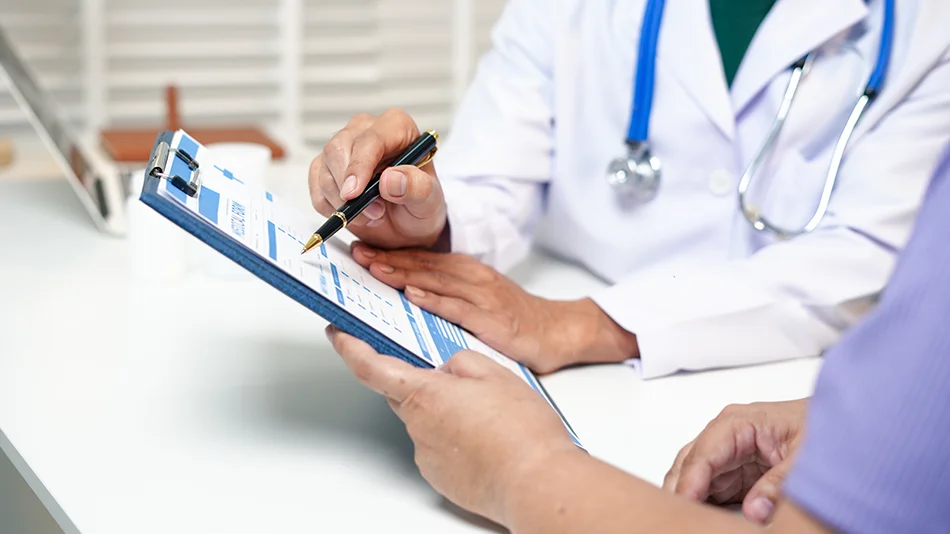 Consultation médicale avec analyse professionnelle du patient